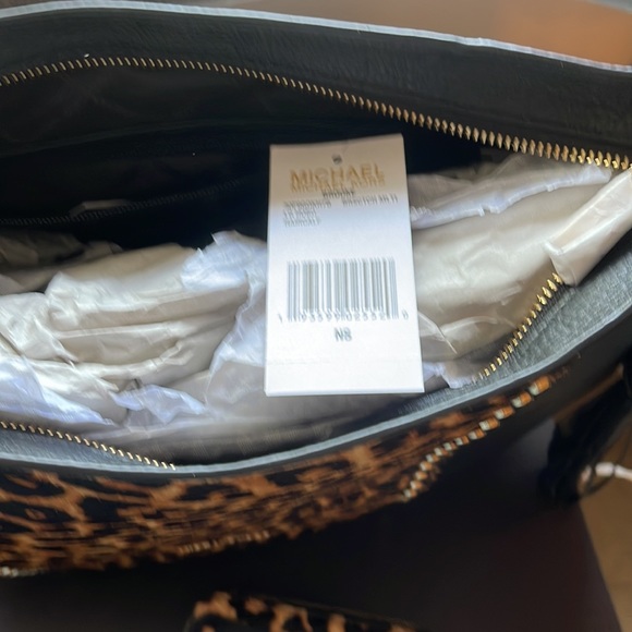 Michael Kors Large Hobo bag NWT with matching wallet - Picture 6 of 8